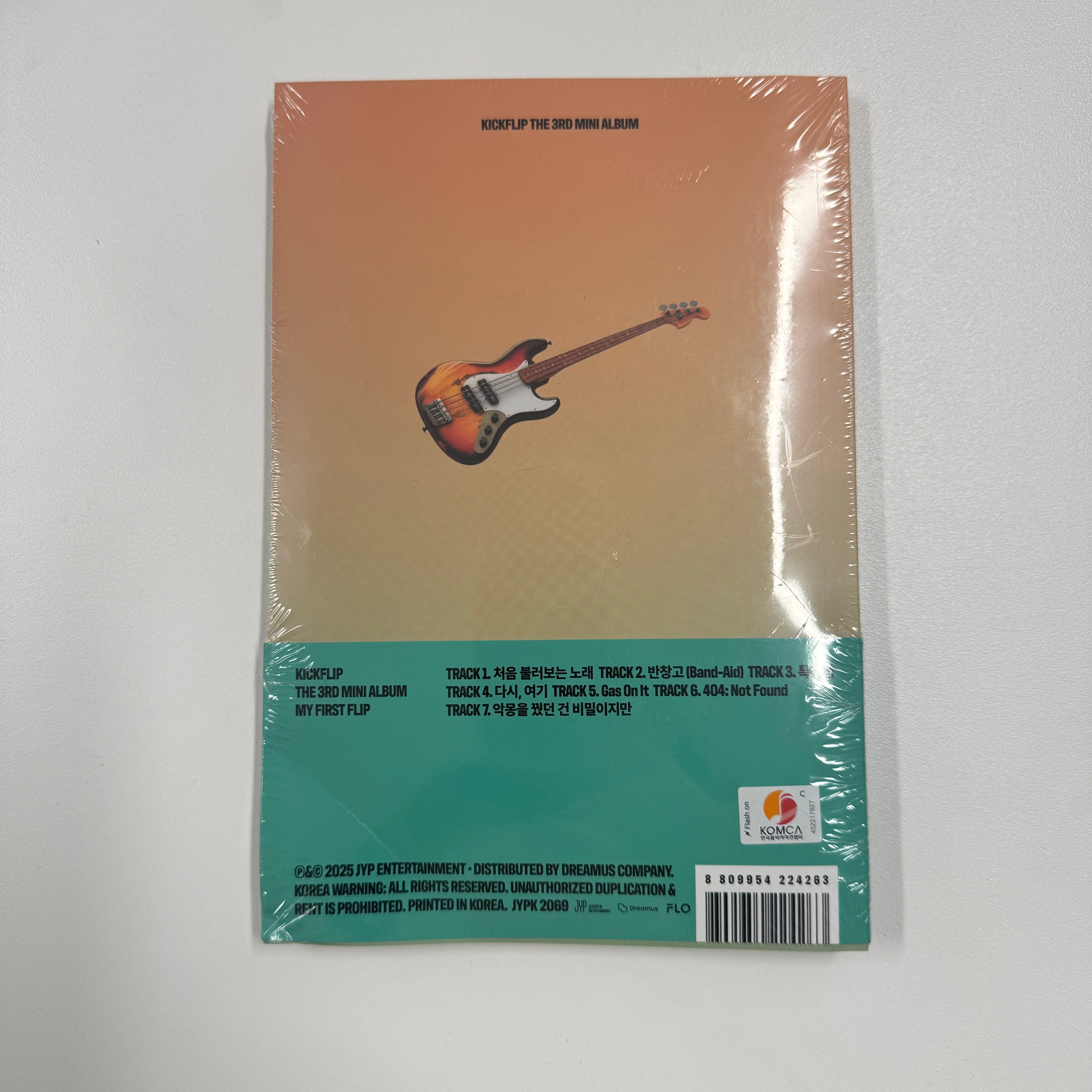 KICKFLIP 3RD MINI ALBUM - FIRST FLIP - [SECOND CHANCES]- 01