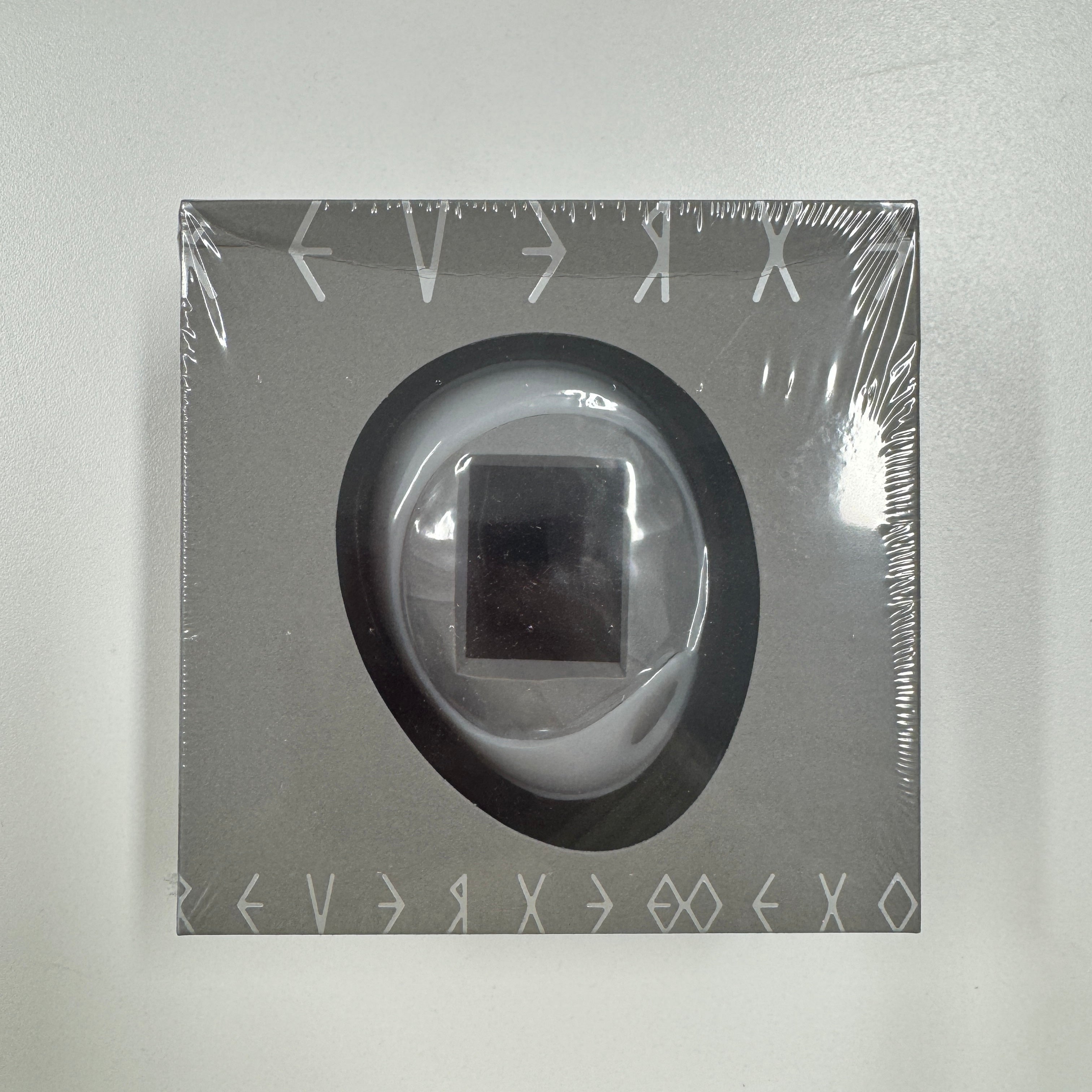 EXO 8TH ALBUM - ETERNAL REVERXE (EX-VISION VER.) - [SECOND CHANCES] - 01